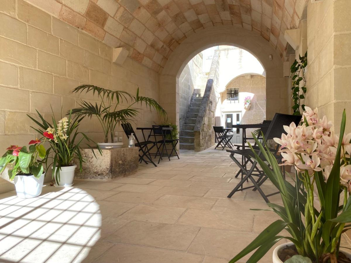 Dimora Assuntina Martano Bed & Breakfast Bagian luar foto